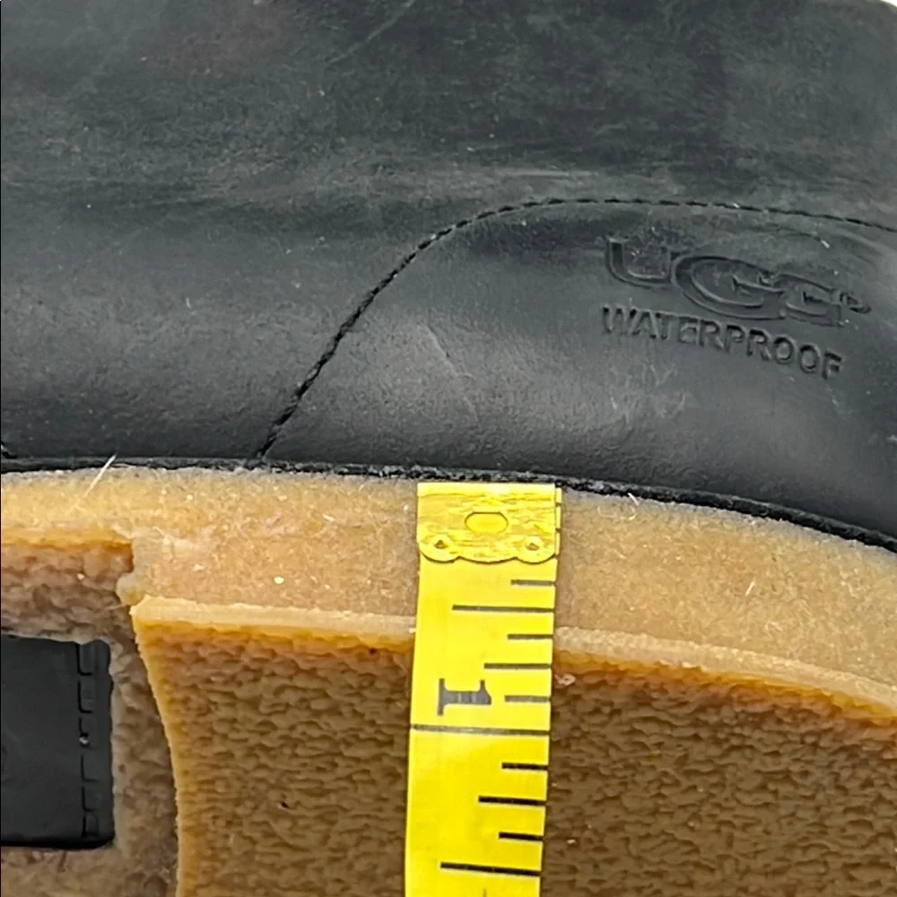 UGG‎ Sz 8 Leighton Black Tan Chukka Boots Minimalist Design